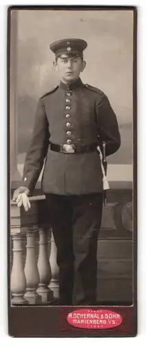 Fotografie A. Ochernal & Sohn, Marienberg i. S., Junger Soldat mit Bajonett und Portepee in Uniform