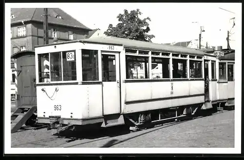 Fotografie Norbert Lossberger, Berlin, Strassenbahn-Triebwagen Nr. 963 der Linie 83e der BVG in Berlin
