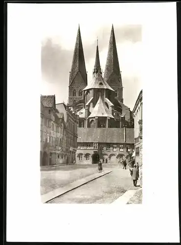 Fotografie Walter Wasssner, Lübeck, Ansicht Lübeck, zentraler Platz mit Kathedrale