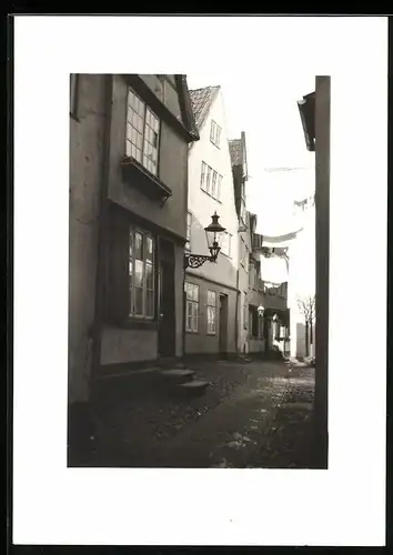 Fotografie Walter Wasssner, Lübeck, Ansicht Lübeck, Gasse in der Altstadt