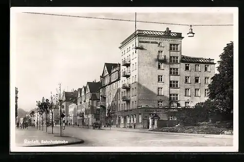 AK Rastatt, Bahnhofstrasse mit Schloss-Hotel