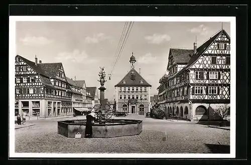 AK Schorndorf /Württ., Marktplatz mit Fachwerkhäusern und Brunnen