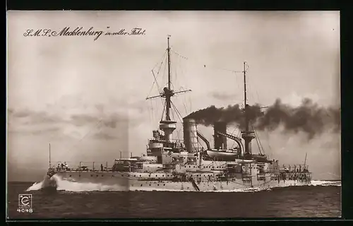 AK Kriegsschiff SMS Mecklenburg in voller Fahrt