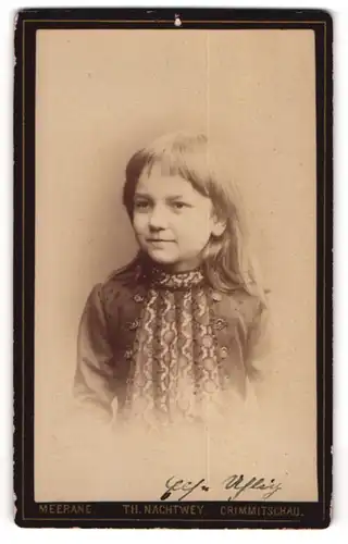 Fotografie Th. Nachtwey, Meerane, niedliches Mädchen Else Uhlig mit offenen Haaren