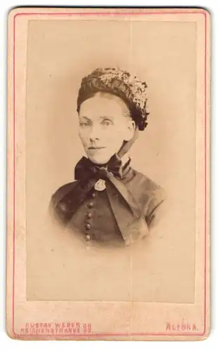 Fotografie Gustav Weber, Altona, Reichenstrasse 29, Frau Margarethe Hinz mit Kopfbedeckung