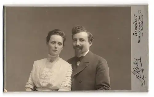 Fotografie A .Robus, Spandau, Paar Hans und Eleonore im Atelier