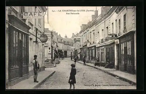 AK La Chartre-sur-Loir, Rue Nationale, Cafe du Midi