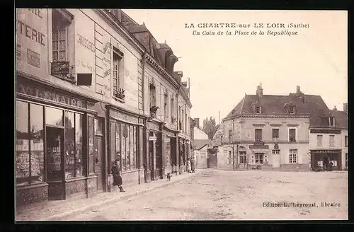 AK La Chartre-sur-Loir, Un Coin de la Place de la Republique