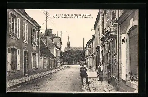 AK La Ferté-Bernard, Rue Victor Hugo et Eglise St-Antoine