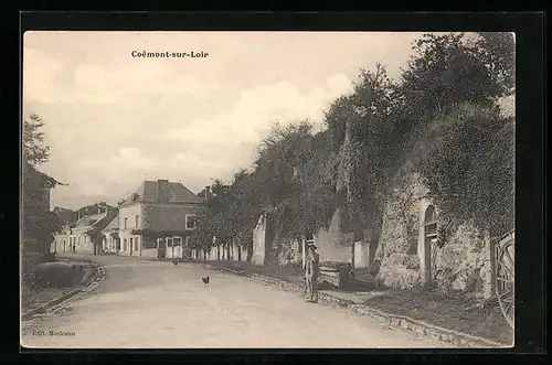 AK Coemont-sur-Loir, Strassenpartie mit Häusern