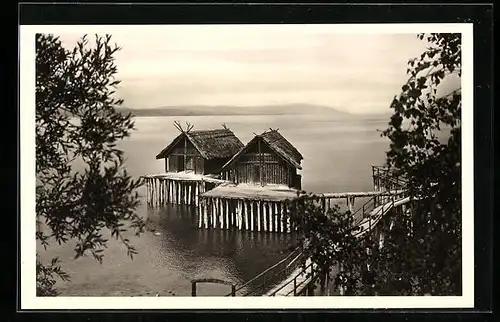 AK Unteruhldingen /Bodensee, Freilichtmuseum, Pfahlhäuser der Steinzeit