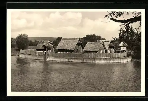 AK Unteruhldingen /Bodensee, Freilichtmuseum, Pfahldorf der Steinzeit aus der Vogelschau