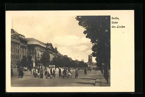 AK Berlin, Passanten Unter den Linden