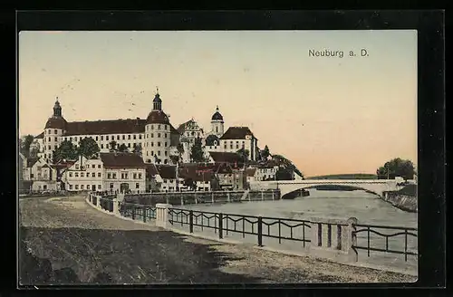 AK Neuburg a. D., Uferpartie mit Schloss