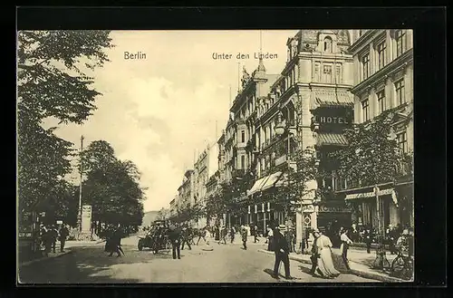 AK Berlin, Strasse Unter den Linden mit Hotel und Foto-Geschäft