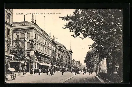 AK Berlin, Strasse Unter den Linden Ecke Friedrichstrasse mit Cafe Victoria