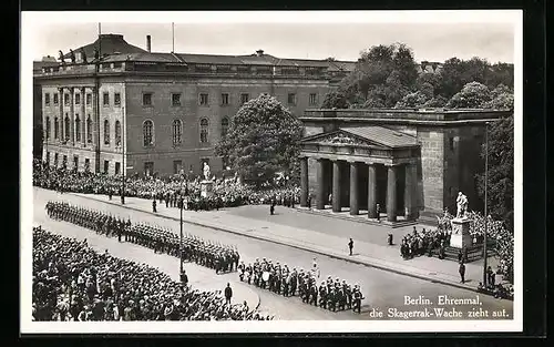 AK Berlin, Ehrenmal und aufziehende Skagerrak-Wache