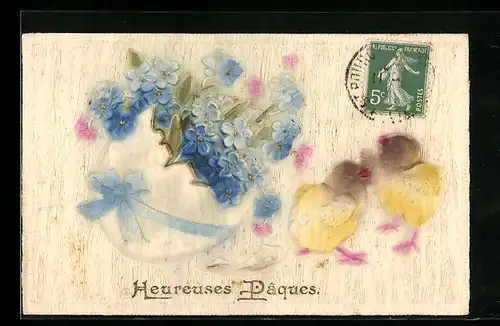 Präge-AK Osterküken und Vergissmeinnicht in der Eierschale