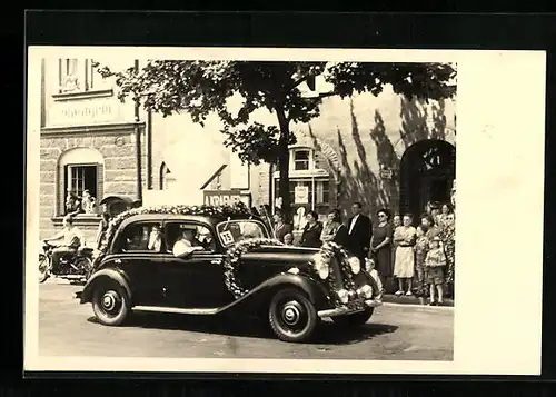 Foto-AK Bamberg, Auto Mercedes Benz mit Werbung von A. Kraemer auf der Strasse