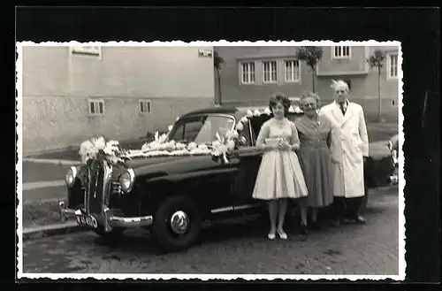 Foto-AK Mercedes Benz Auto an der Strasse, Kfz-Kennzeichen 41-450