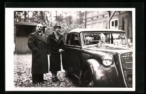 Foto-AK Auto Opel mit stolzen Besitzern
