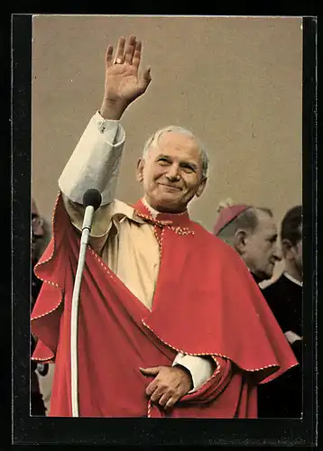 AK Papst Johannes Paul II. hebt grüssend den Arm
