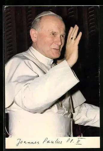 AK Papst Johannes Paul II. hebt grüssend den Arm