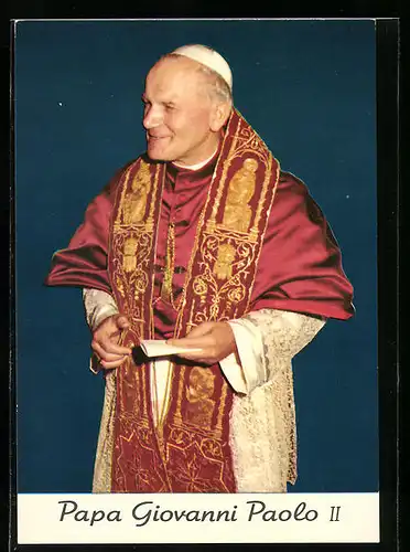AK Papst Johannes Paul II. lächelnd mit Zettel in der Hand