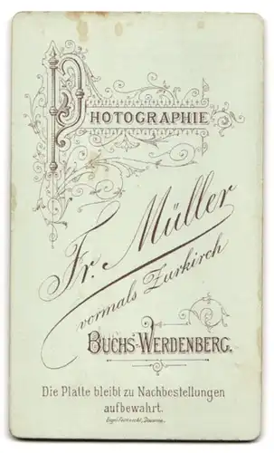 Fotografie Fr. Müller, Buchs-Werdenberg, Junge Dame im gestreiften Kleid