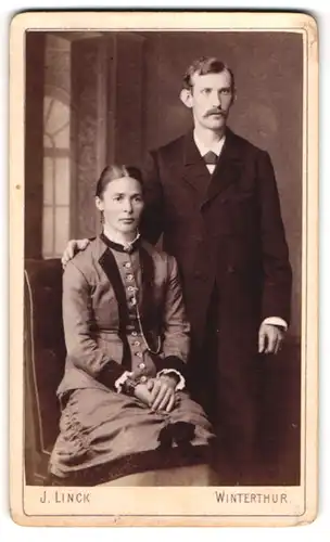 Fotografie J. Linck, Winterthur, Junges Paar in modischer Kleidung