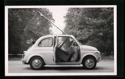 Foto-AK Auto, Fiat 500 mit offener Tür und Beladung