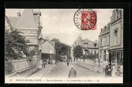 AK Tessé-la-Madeleine, La Grande-Rue et la Poste