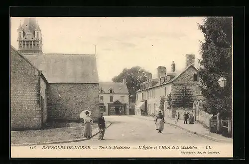 AK Tessé-la-Madeleine, L`Eglise et l`Hotel de la Madeleine