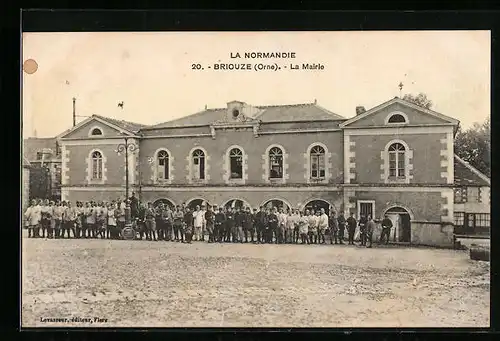 AK Briouze, La Mairie