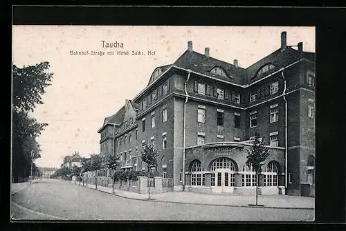 AK Taucha, Bahnhof-Strasse mit Hotel Sächs. Hof