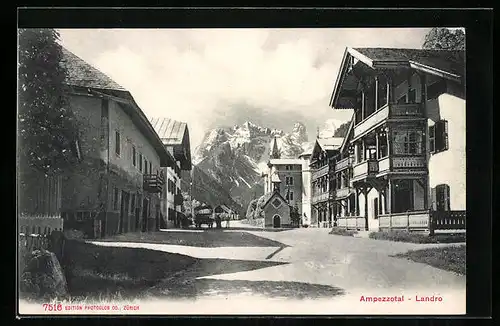 AK Landro /Ampezzotal, Strassenpartie mit Kapelle