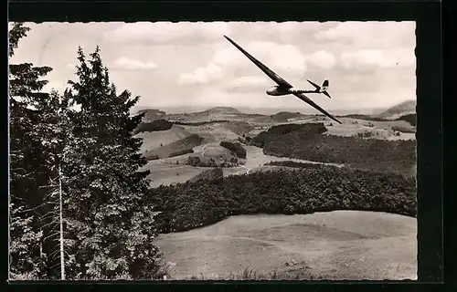 AK Wasserkuppe, Segelflugzeug über der Rhön