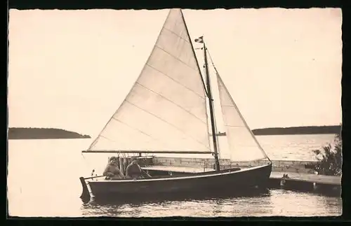 AK Zwei Damen im Segelboot, Segelsport