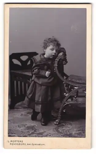 Fotografie L. Mertens, Rendsburg, Am Gymnasium, Wonneproppen im Kleid