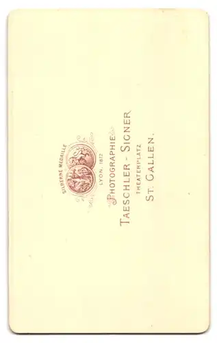 Fotografie Taeschler-Signer, St. Gallen, Theaterplatz, Hübscher Knabe im Samtanzug
