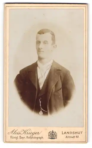 Fotografie Alois Krieger, Landshut, Altstadt 82, Junger Herr im Anzug mit Krawatte