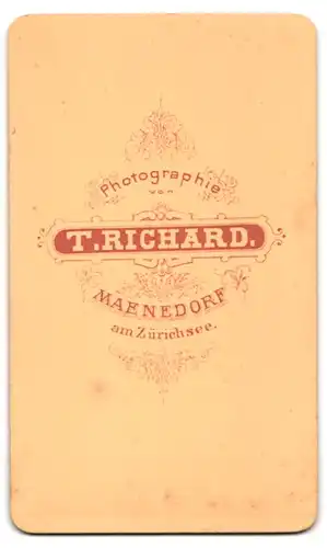 Fotografie T. Richard, Maenedorf am Zürichsee, Bürgerliche Dame mit Kragenbrosche
