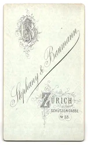 Fotografie Stephany & Baumann, Zürich, Schützengasse 23, Junger Herr im Anzug mit Krawatte