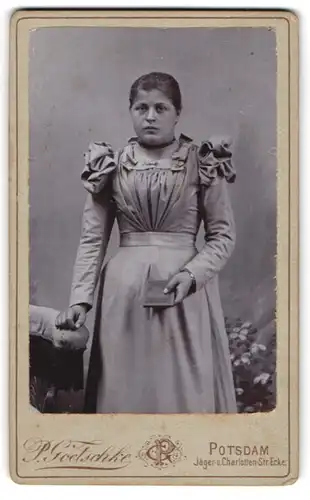 Fotografie P. Goetschke, Potsdam, Portrait Frau Marie Eschholz