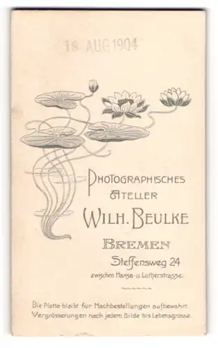 Fotografie Wilh. Beulke, Bremen, Steffensweg 24, blühende Seerosen mit Blättern und Anschrift des Ateliers