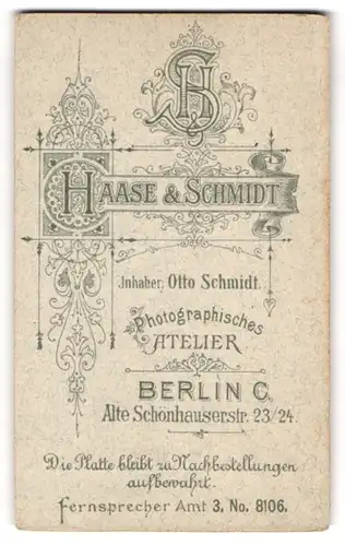 Fotografie Haase & Schmidt, Berlin, Alte Schönhauserstr. 23 /24, Monogramm der Fotografen und Anschrift des Ateliers