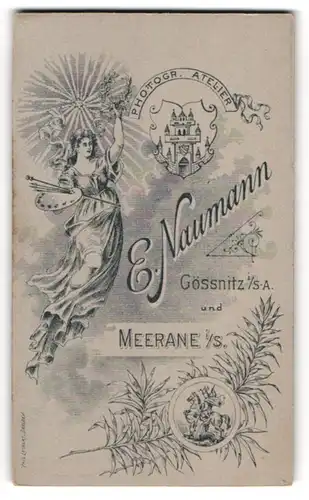 Fotografie E. Naumann, Meerane i. S., Frau in Toga mit Malpalette und Lorbeerkranz