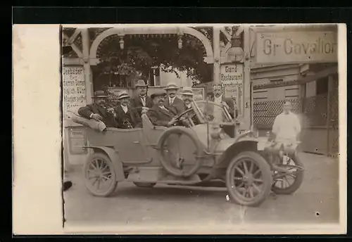 Foto-AK Gesellige Runde im Auto