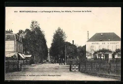AK Mortagne, Le Passage à Niveau, les Hôtels, l`Avenue de la Gare