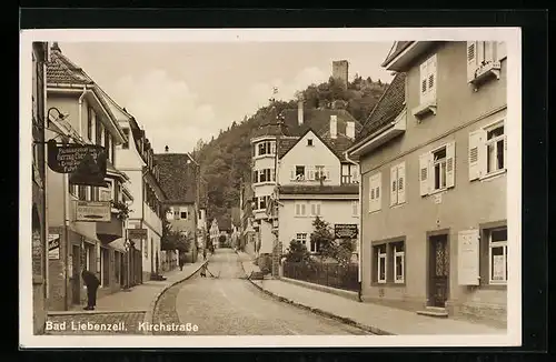 AK Bad Liebenzell, Kirchstrasse mit Restaurant zum Herzog Eberhardt und Geschäften